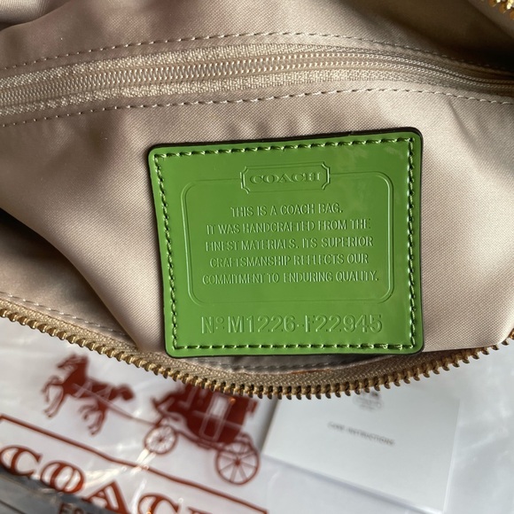 Coach Poppy 2012 Daisy Signature Crossbody Bag Beige & Green w 2 Coach Hangtags - Picture 6 of 17